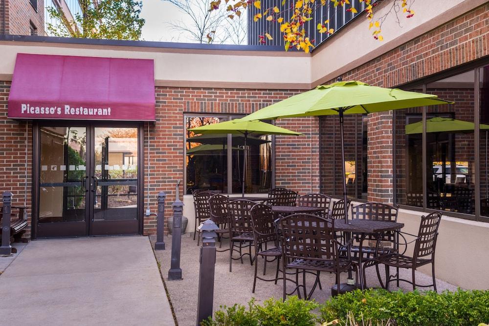 Holiday Inn Hotel & Suites Warren By Ihg Exterior photo