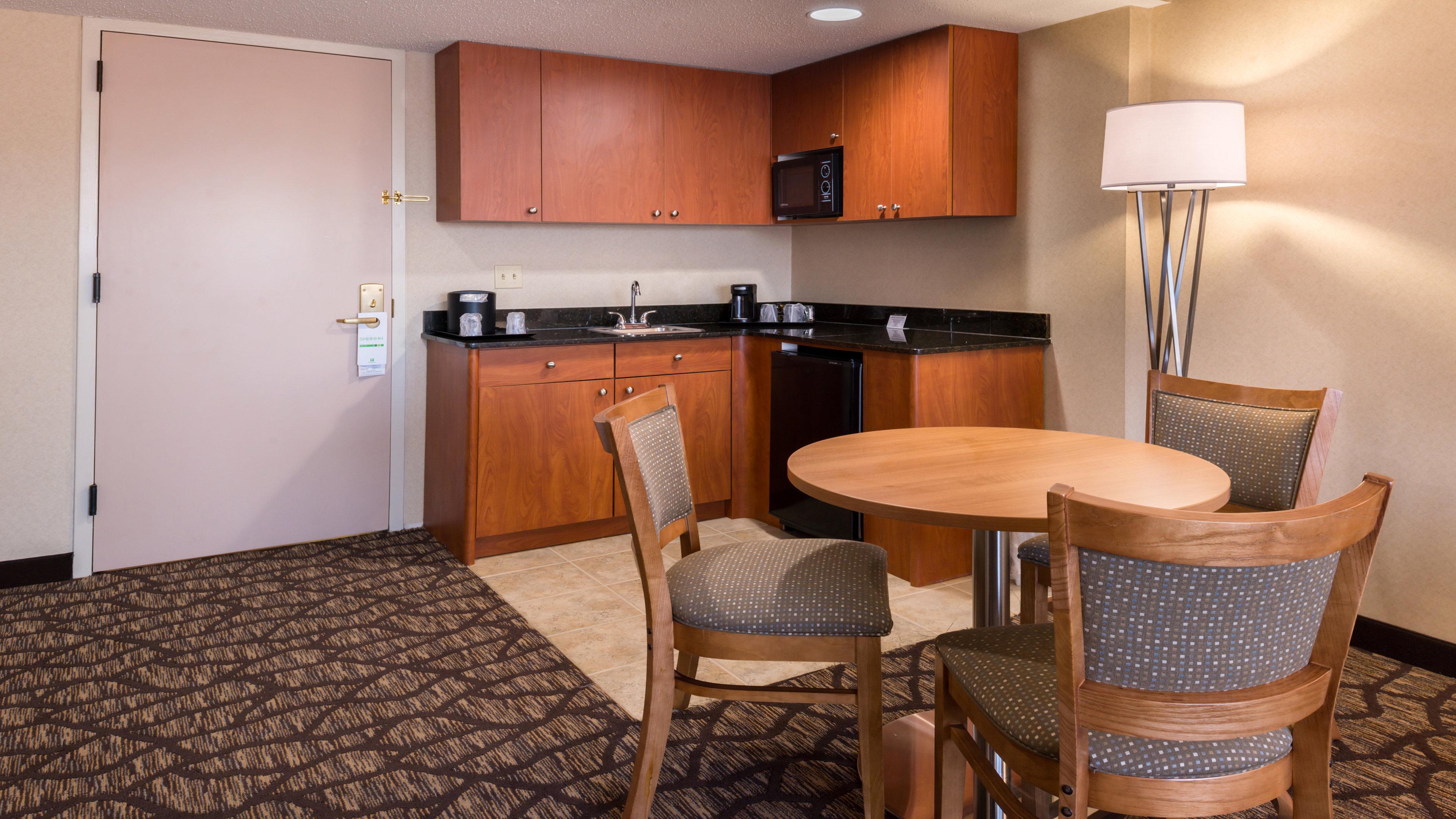 Holiday Inn Hotel & Suites Warren By Ihg Exterior photo