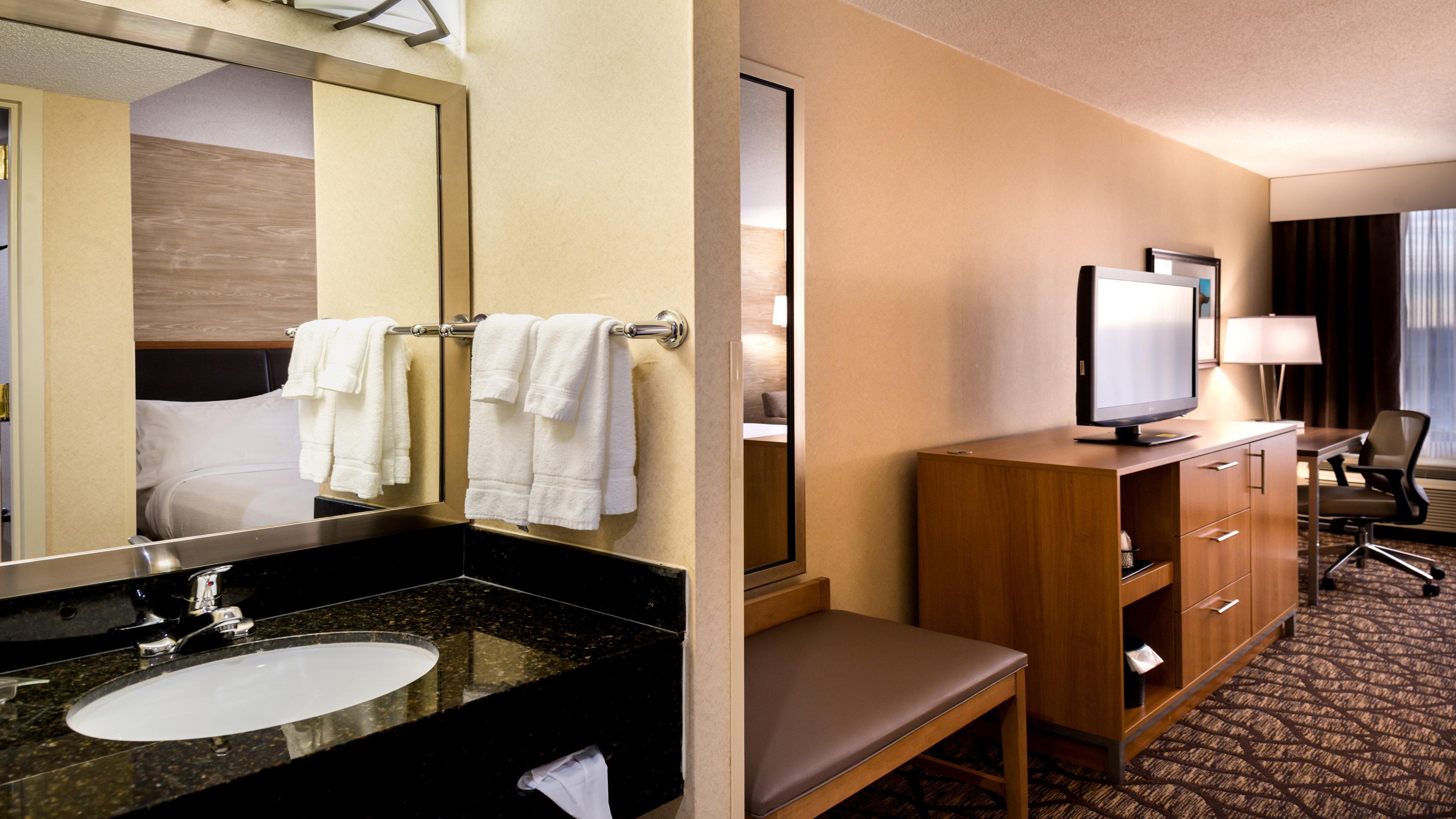 Holiday Inn Hotel & Suites Warren By Ihg Exterior photo
