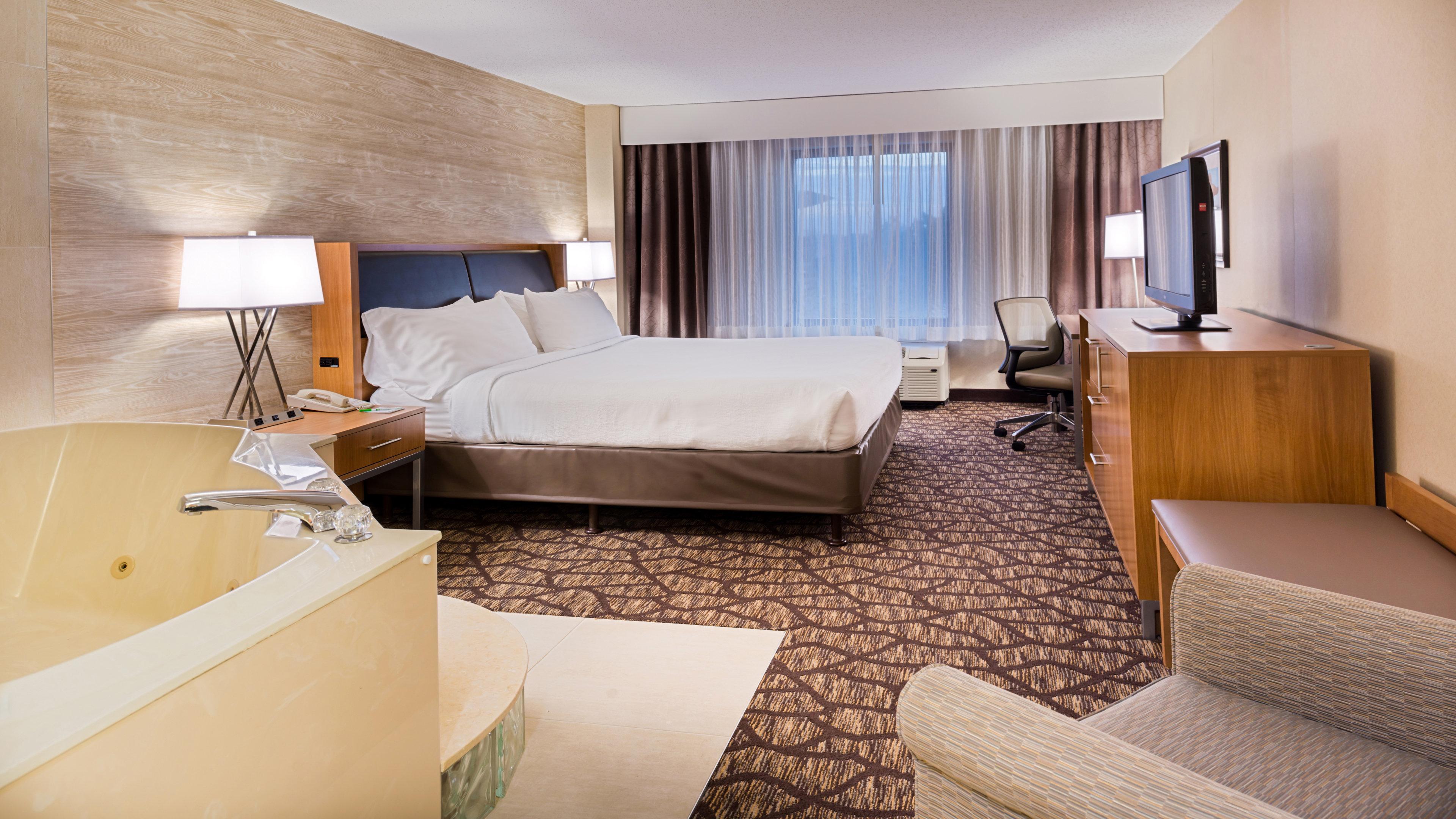 Holiday Inn Hotel & Suites Warren By Ihg Exterior photo