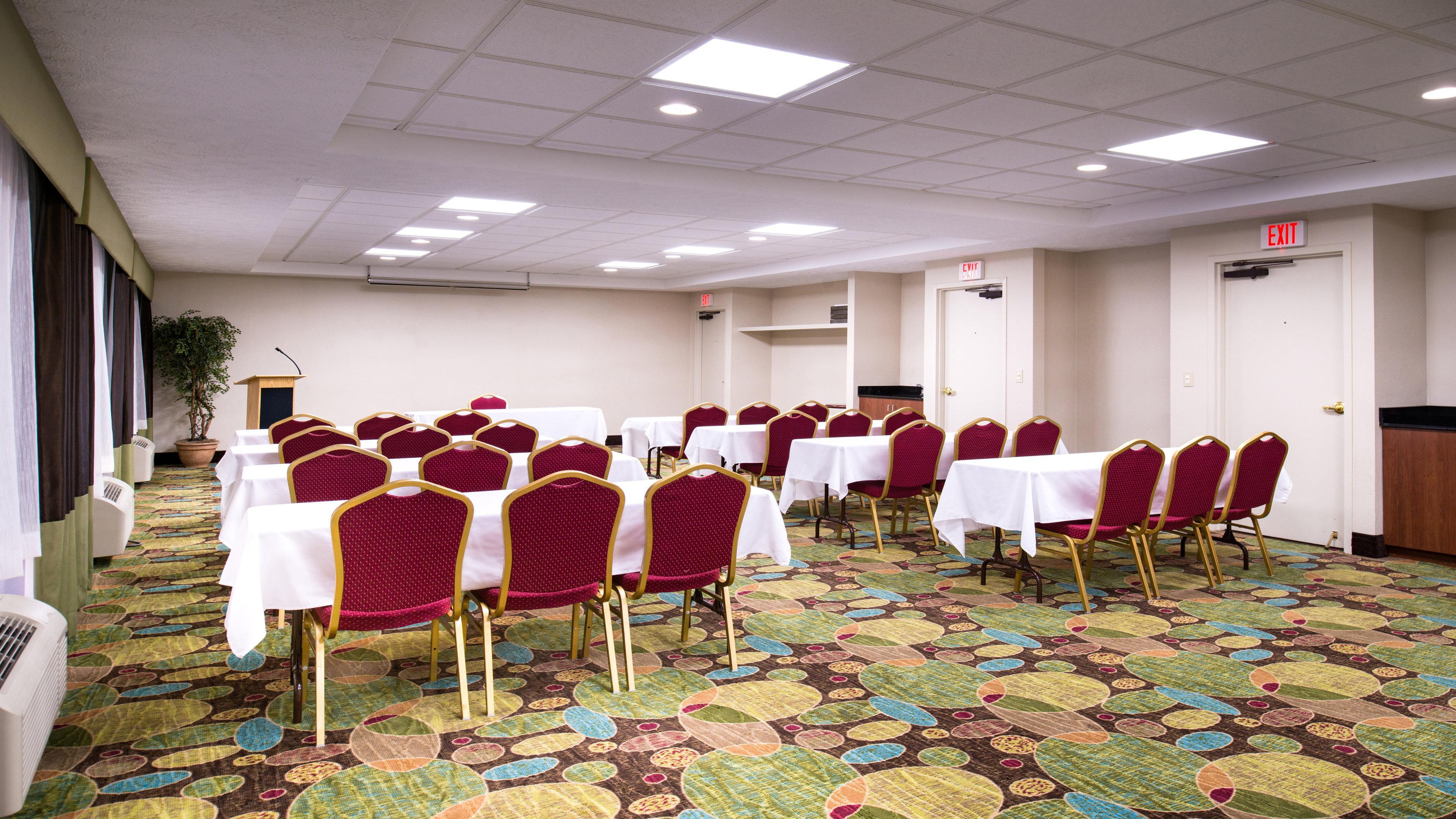 Holiday Inn Hotel & Suites Warren By Ihg Exterior photo