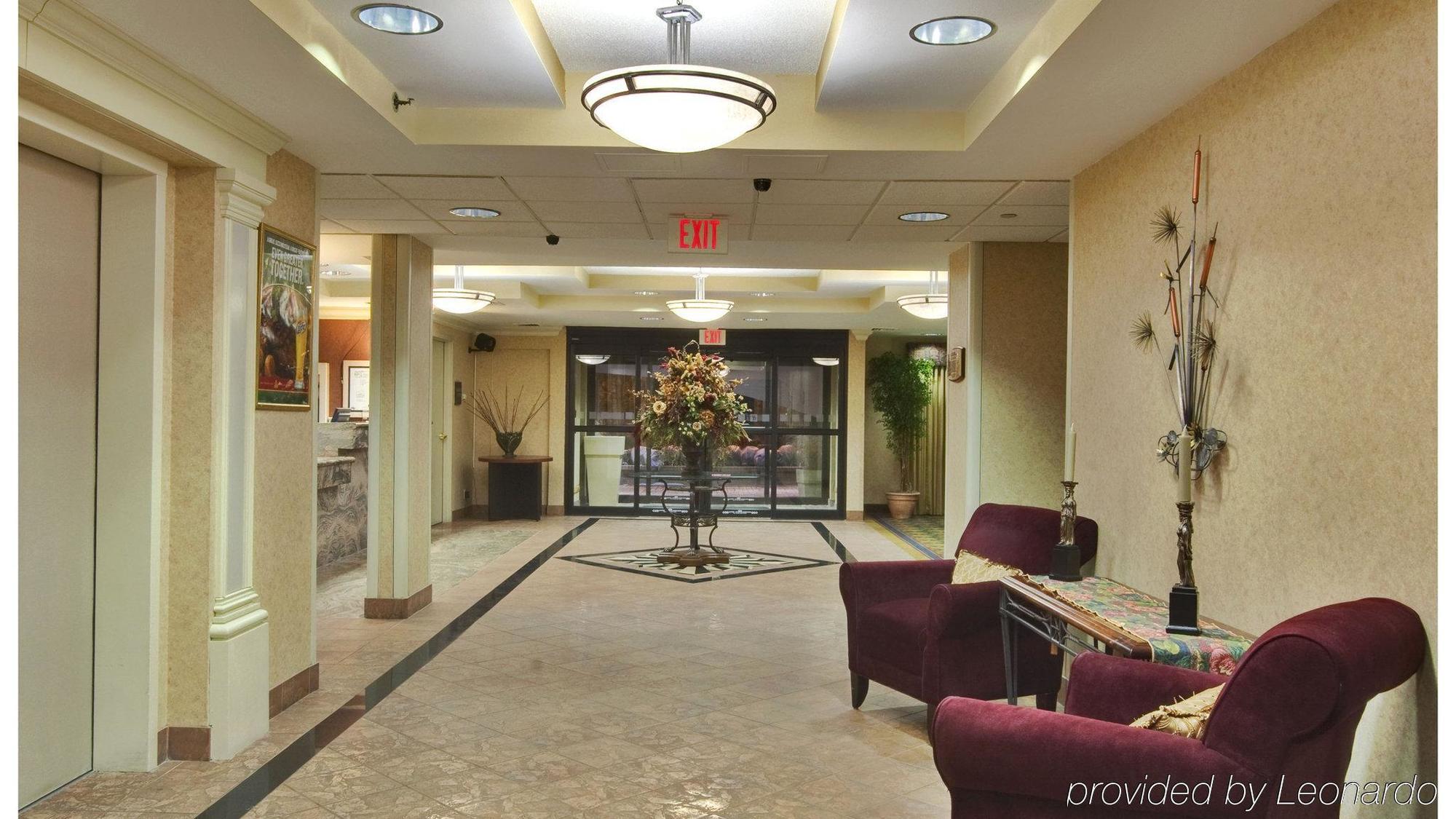 Holiday Inn Hotel & Suites Warren By Ihg Exterior photo