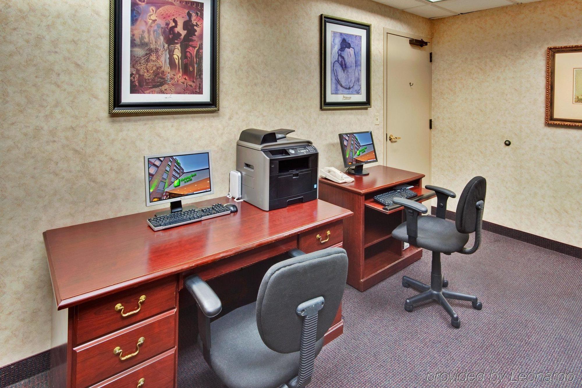 Holiday Inn Hotel & Suites Warren By Ihg Exterior photo