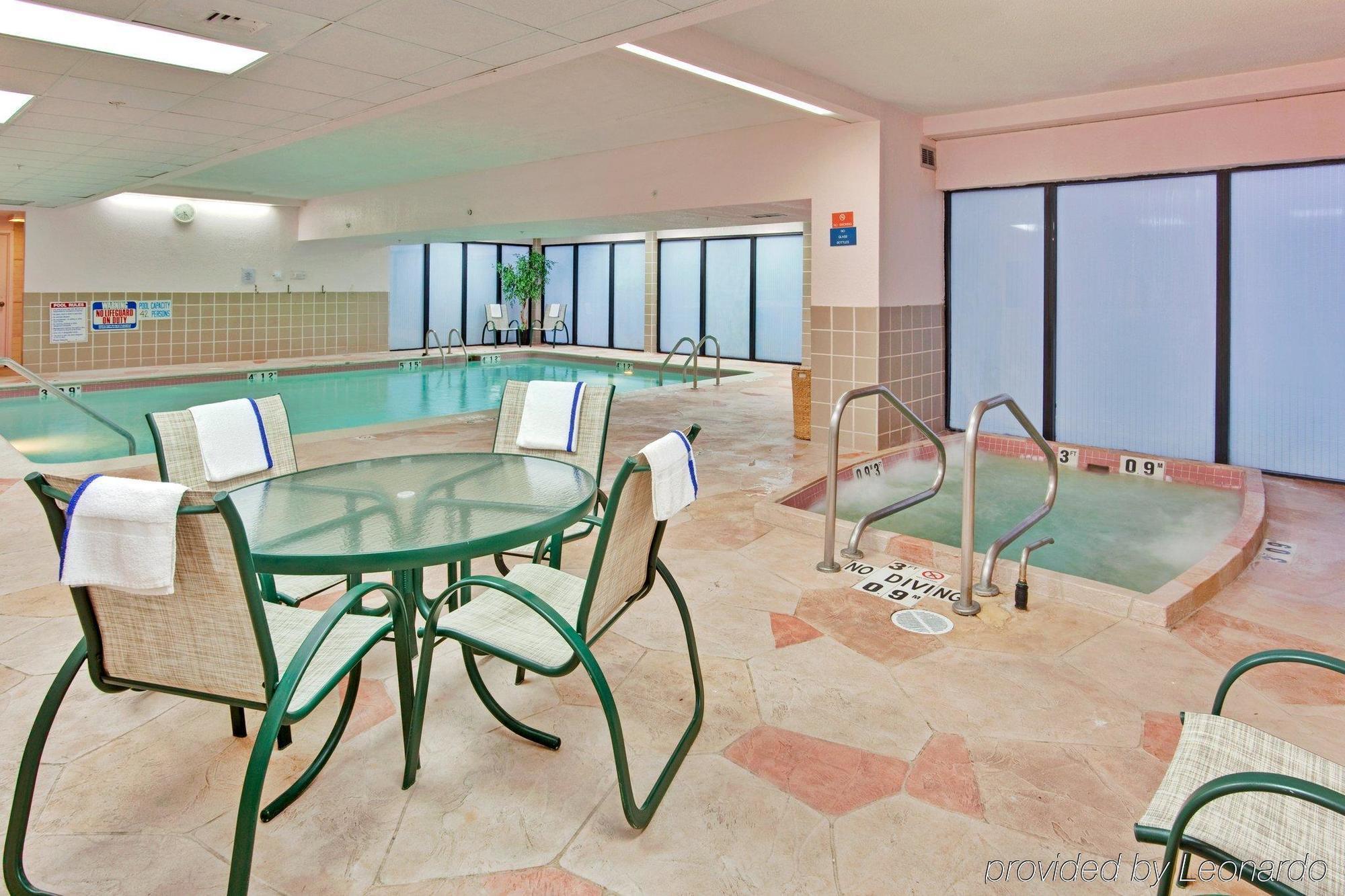 Holiday Inn Hotel & Suites Warren By Ihg Exterior photo