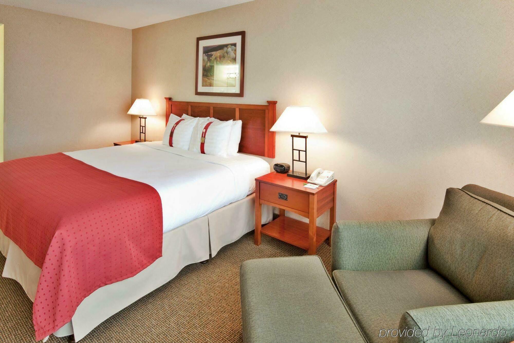 Holiday Inn Hotel & Suites Warren By Ihg Exterior photo
